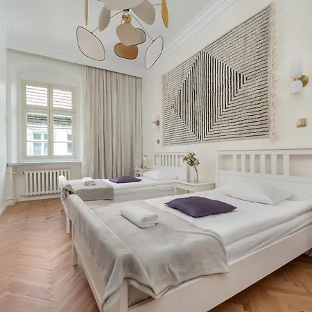 Exclusive Old Town Apartment By Noclegi Renters Апартаменты *